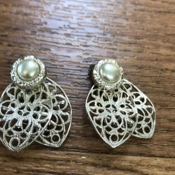 Vintage Style Clip On Earrings Silver Tone Filigree Faux Pearl Dangle - Picture 3 of 6